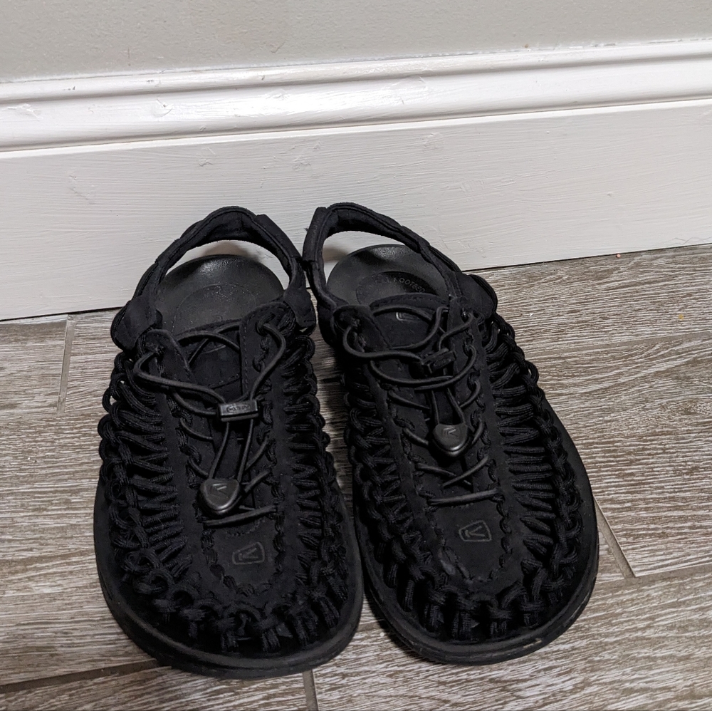 Black keen uneek woven sandals